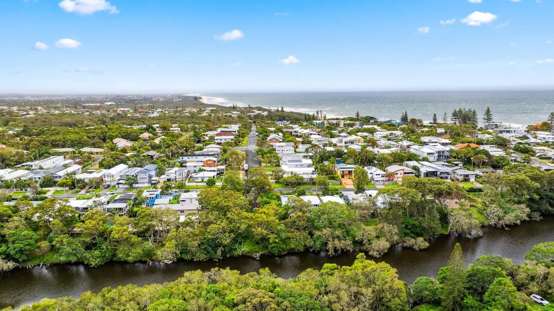 Tooway Beach House Walk To Beach & Pet-Friendly Caloundra 0*,  Australia