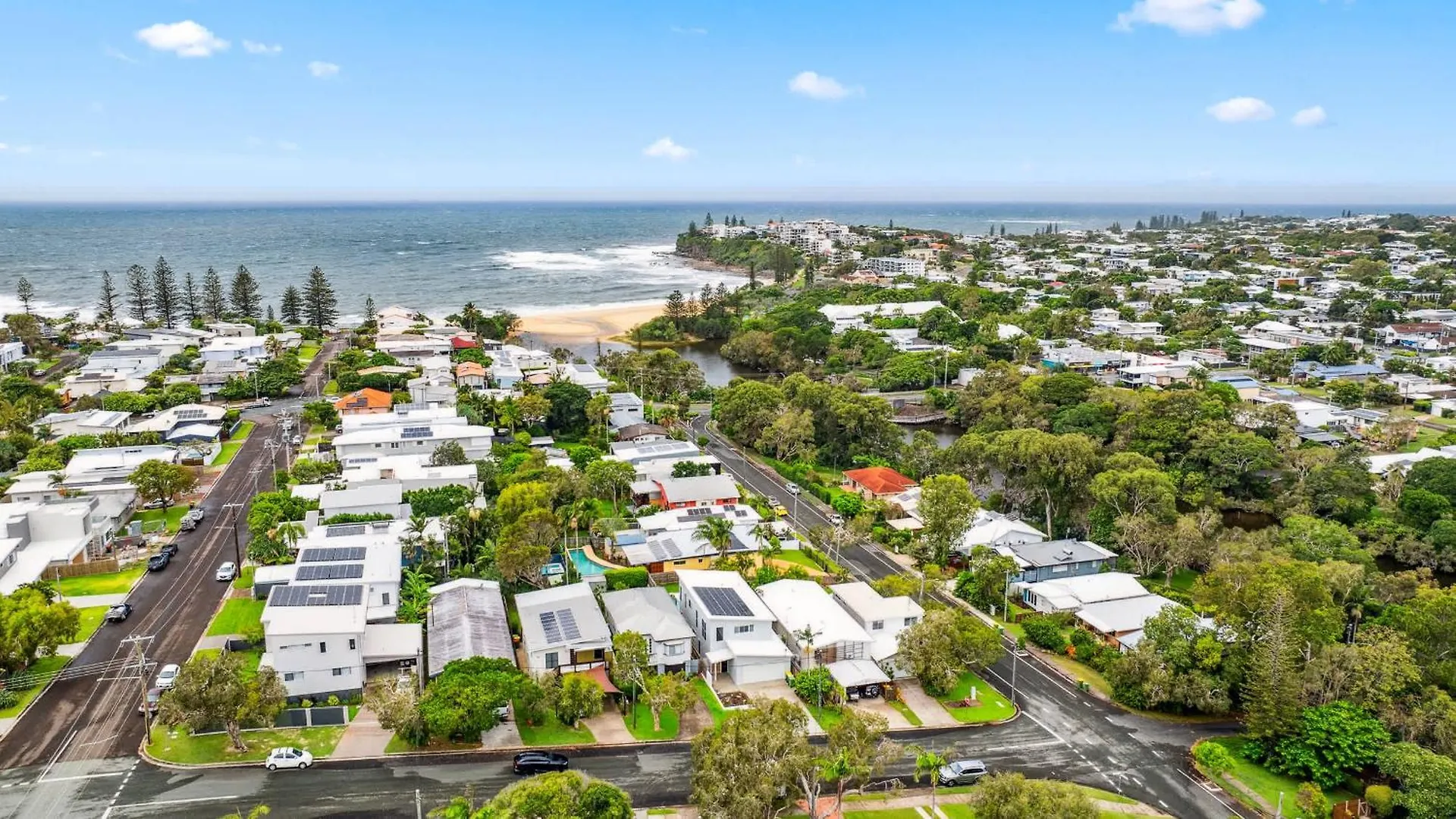 Tooway Beach House Walk To Beach & Pet-Friendly Caloundra Holiday home
