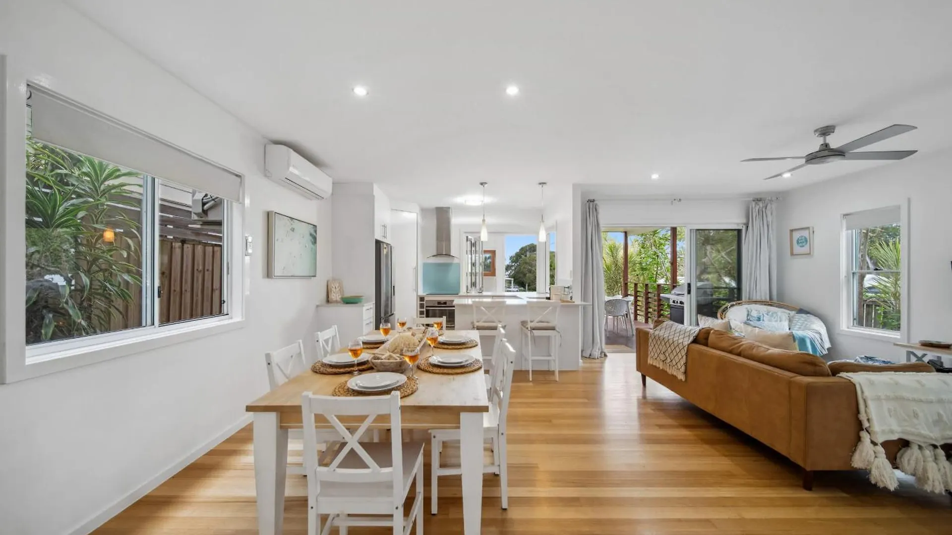 Tooway Beach House Walk To Beach & Pet-Friendly Caloundra Holiday home