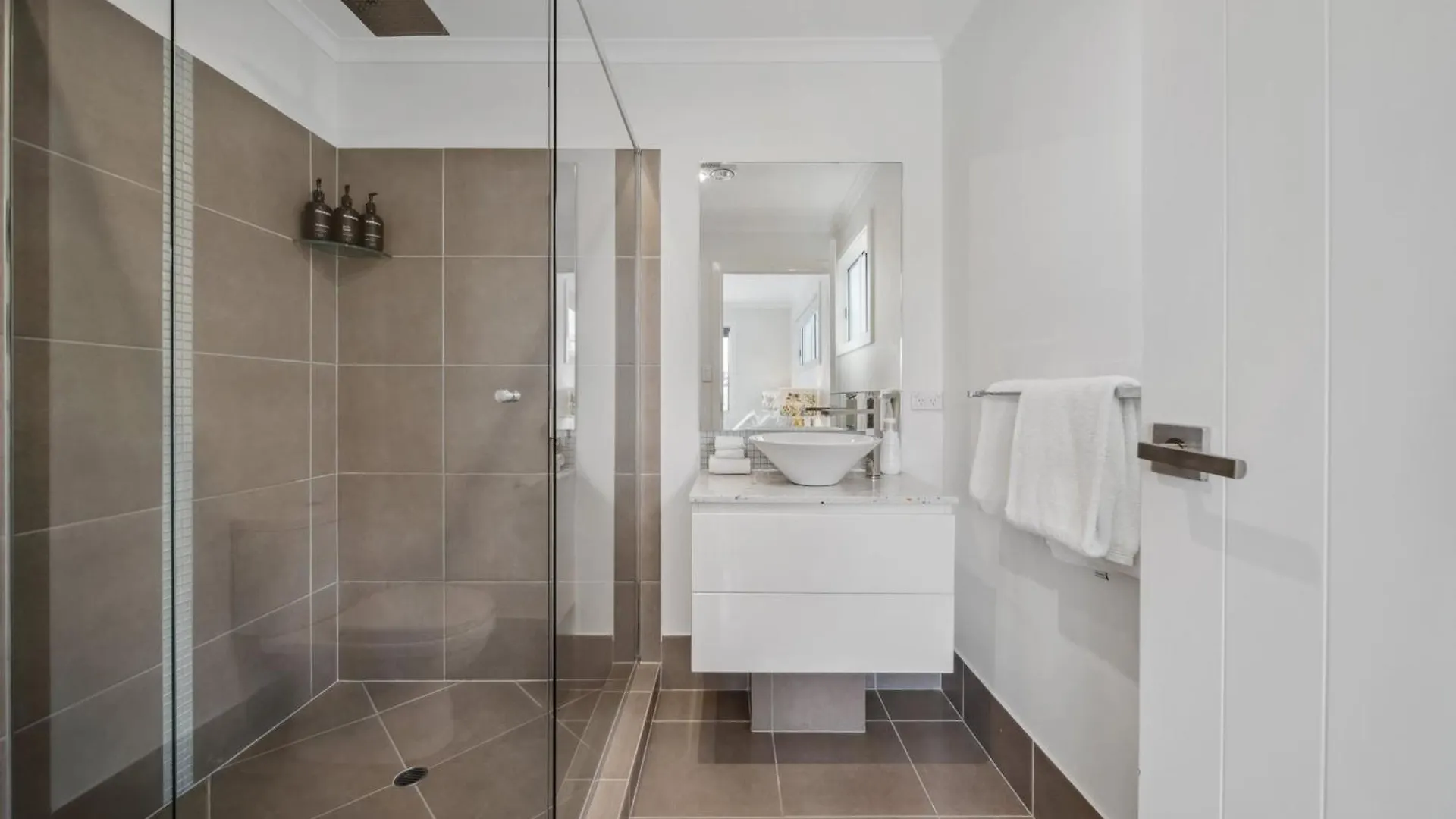 Tooway Beach House Walk To Beach & Pet-Friendly Caloundra