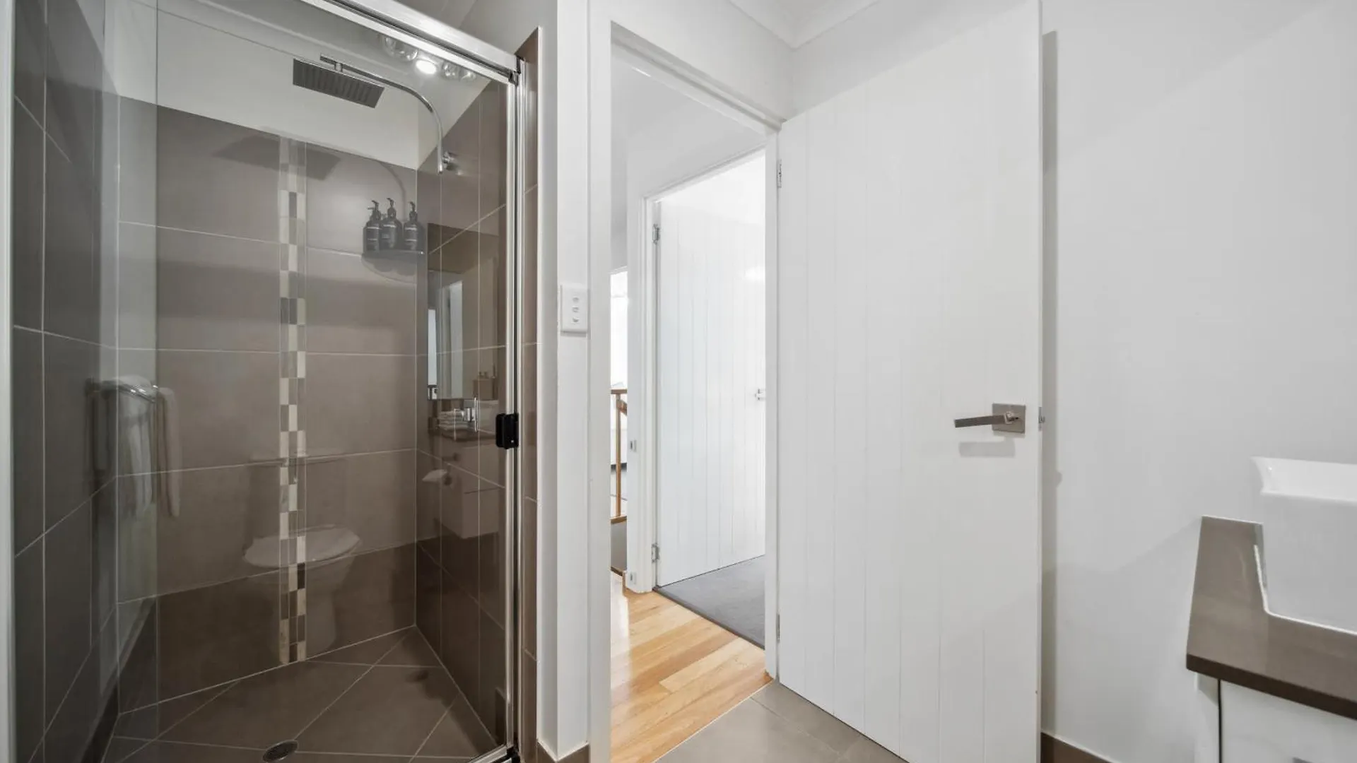 Tooway Beach House Walk To Beach & Pet-Friendly Caloundra 0*,