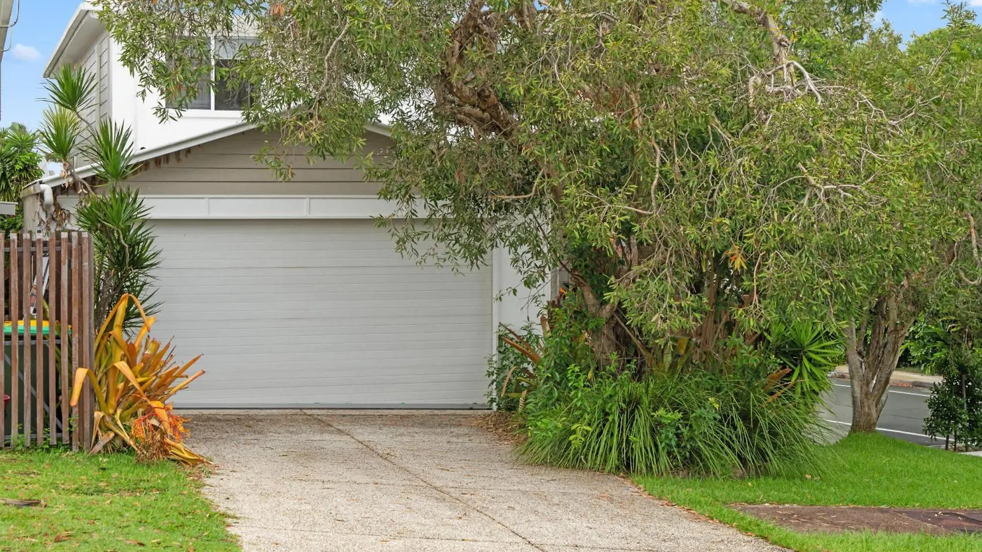Tooway Beach House Walk To Beach & Pet-Friendly Caloundra Holiday home