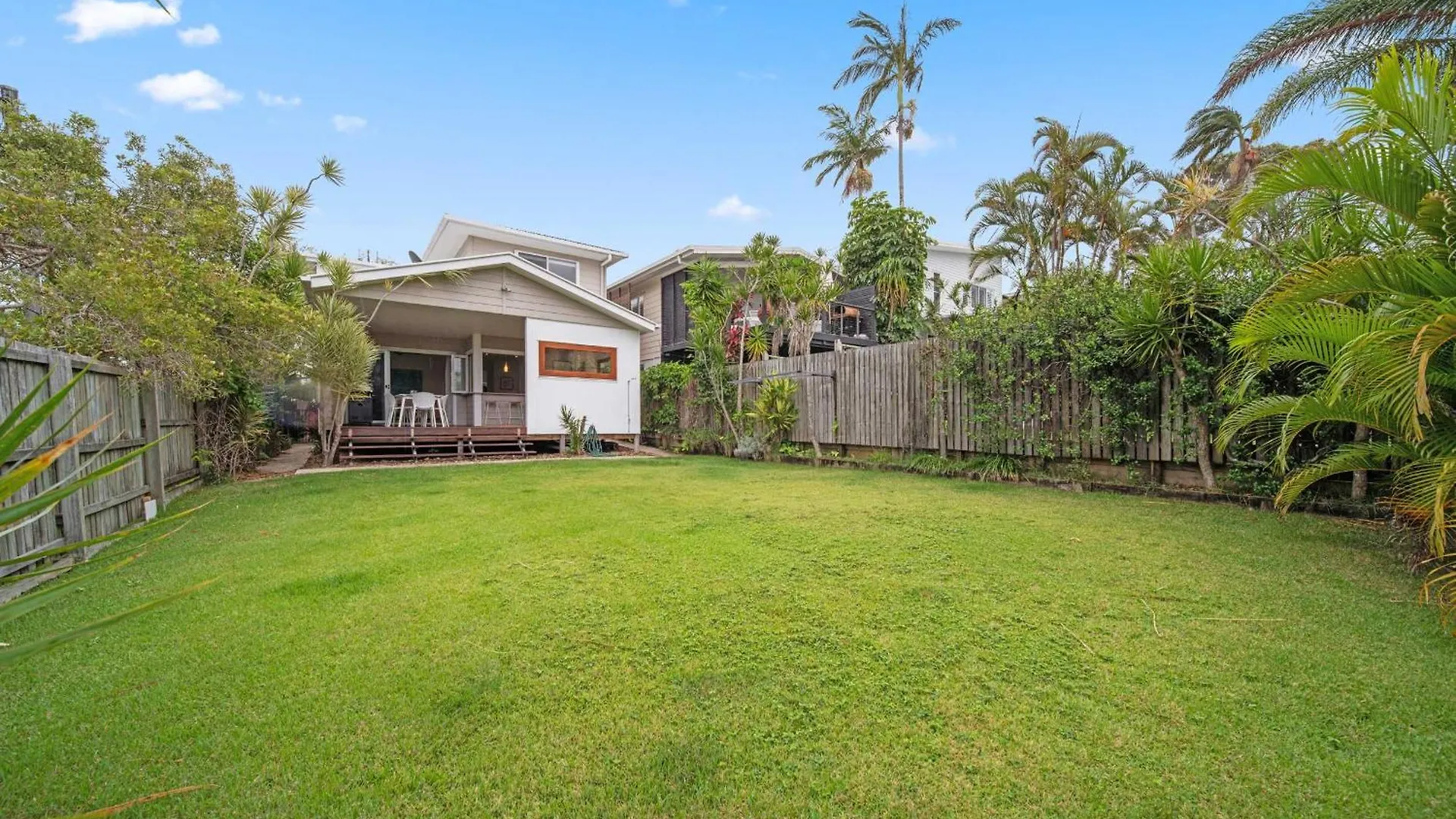 Tooway Beach House Walk To Beach & Pet-Friendly Caloundra