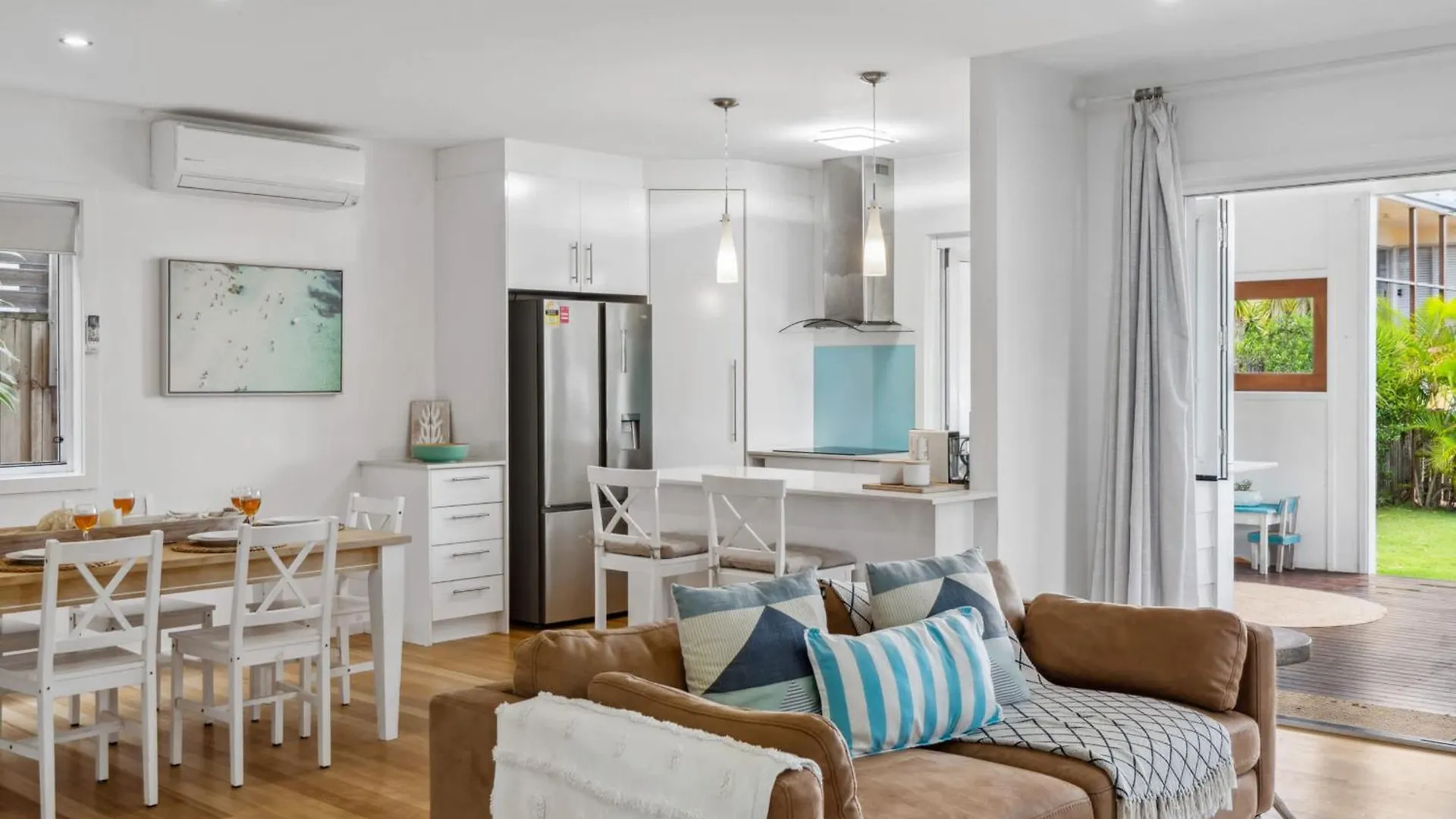 Tooway Beach House Walk To Beach & Pet-Friendly Caloundra