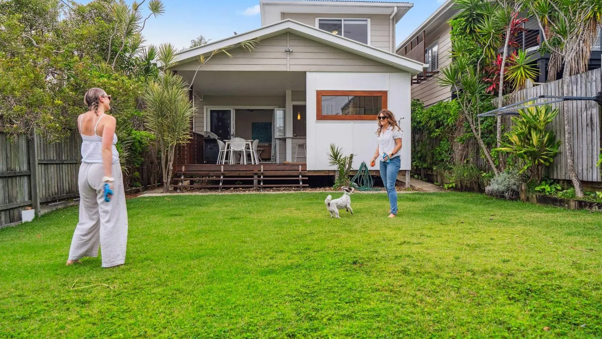 Tooway Beach House Walk To Beach & Pet-Friendly location